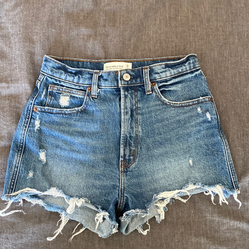 Abercrombie and Fitch womens shorts size 2, 26. Ultra high rise mom short